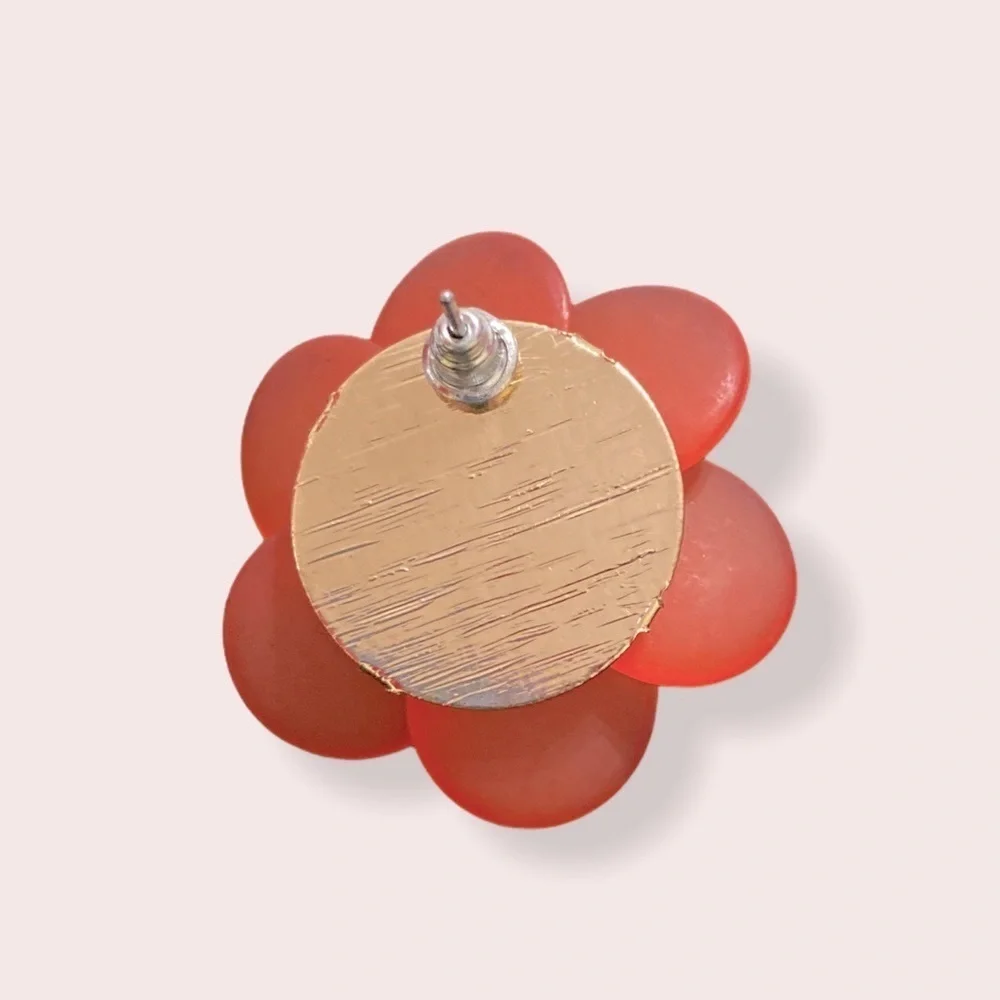 N/A red petal
